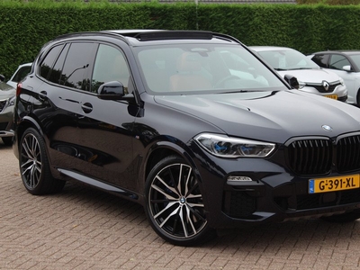 BMW X5 xDrive30d High Exe M Sport / Trekhaak / Panoramadak / 360Camera / Head-up / Softclose / Standverwarming / Laser LED / Keyless / Dodehoek / 22'' / Luchtvering / Stoelventilatie