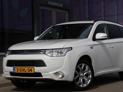 Mitsubishi Outlander 2.0 PHEV Instyle+ | Leder | Schuifdak | Navi. | Camera | ACC