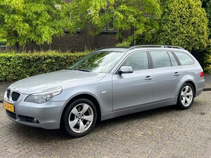 BMW 5-serie Touring 525i Executive 2006 Sportstoelen! Trekhaak! Carplay! Clima! Rijdt subliem! Rook- en huisdiervrij!