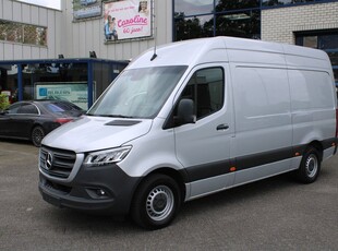 Mercedes-Benz Sprinter 317 CDI L2H2 3500 KG trekhaak, MBUX met navigatie en 360 graden camera, LED, Standkachel, Geveerde stoelen