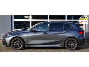 BMW 1 Serie 118i Business Edition Plus automaat, BTW auto, pano-dak,onderhoudcontract, winterbanden