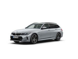 BMW 3 Serie Touring 330e M-Sport | Panorama | Trekhaak | ACC | 360 Camera | 19