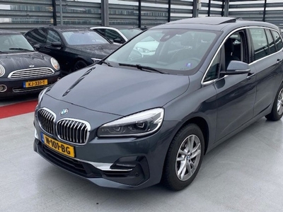 BMW 2-SERIE Gran Tourer 218i 7p. High Executive / Trekhaak / Panoramadak / Camera / Leder / Navigatie / Cruise Control