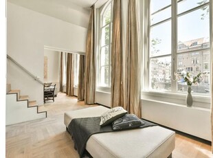 Huur 4 slaapkamer appartement van 201 m² in Amsterdam