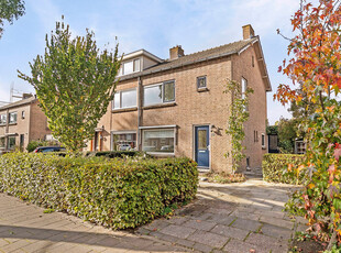 Prins Bernhardstraat 16