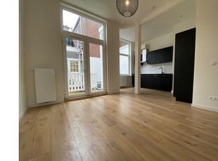 Huur 4 slaapkamer appartement van 110 m² in Valkenboskwartier