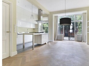 Huur 6 slaapkamer huis van 210 m² in Archipelbuurt