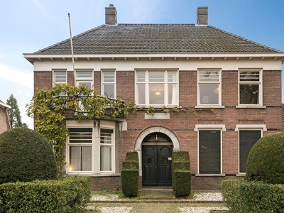 Raadhuisstraat 27