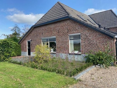 Weg langs het Vrouwengoed in Brummen (90m2)