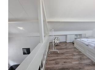 Huur 2 slaapkamer appartement van 55 m² in Groenmarkt en omgeving