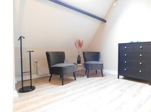 Huur 3 slaapkamer appartement van 125 m² in Geertruidenberg-Kom