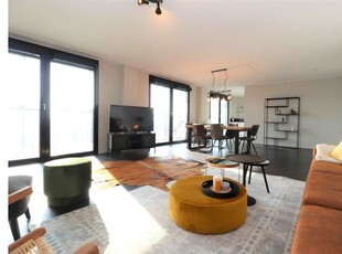 Huur 3 slaapkamer appartement van 125 m² in Cool