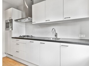 Huur 3 slaapkamer appartement van 50 m² in Indische Buurt-West