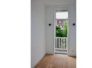 Huur 3 slaapkamer appartement van 70 m² in Nieuwe Pijp