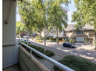 Huur 3 slaapkamer appartement van 72 m² in Generalenbuurt