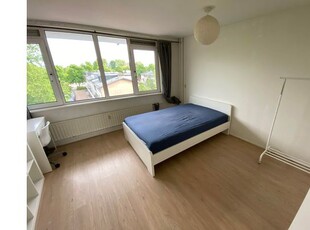 Huur 3 slaapkamer appartement van 85 m² in Osdorp-Oost