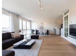 Huur 4 slaapkamer appartement van 109 m² in Osdorp-Oost