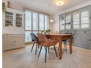 Huur 4 slaapkamer appartement van 117 m² in Noordelijke IJ-oevers-West