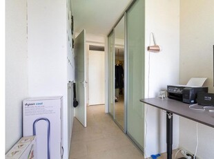 Huur 4 slaapkamer appartement van 122 m² in Russische buurt