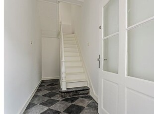 Huur 4 slaapkamer appartement van 130 m² in Statenkwartier