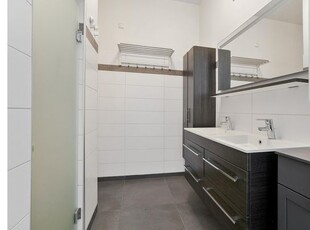 Huur 4 slaapkamer appartement van 138 m² in Zuidas