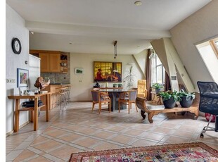 Huur 4 slaapkamer appartement van 154 m² in Nassaukwartier en Hout