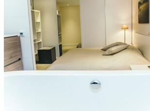 Huur 1 slaapkamer appartement van 75 m² in 's-Gravenhage