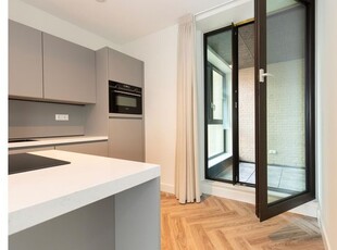 Huur 4 slaapkamer appartement van 128 m² in Amsterdam