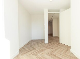 Huur 4 slaapkamer appartement van 142 m² in amsterdam