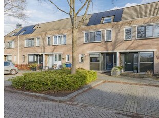 Huur 4 slaapkamer huis van 142 m² in Almere