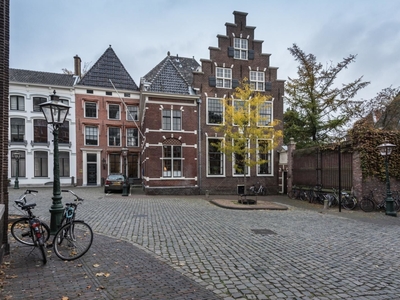 Pieterskerkhof in Leiden (70m2)