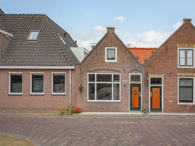 Nieuwe Zijds Burgwal 35 *