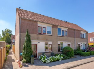 Woonhuis in Nieuw-Vennep met 4 kamers