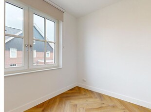 Huur 7 slaapkamer huis van 153 m² in weesp