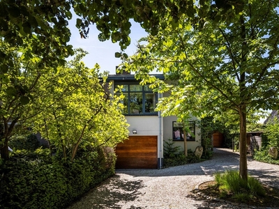 Huis Oud-Loosdrechtsedijk in Loosdrecht