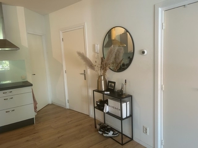 Appartement te huur Hellingstraat, Huizen