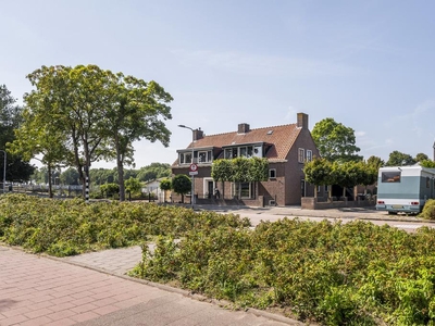 Huis Kanaalweg Westzijde in Hellevoetsluis