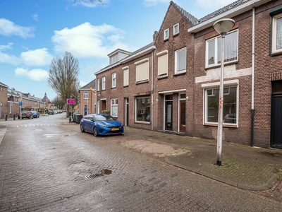 Deken Botsstraat 28 .