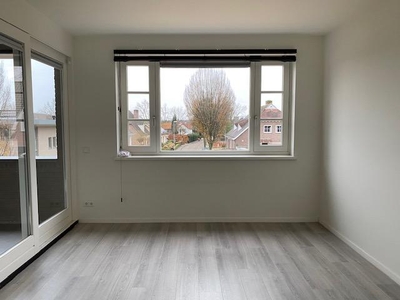 Bovenwoning Kerkstraat, Riel huren?