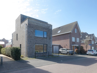 Robert Pearystraat 25