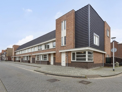 Pastoor van Leeuwenstraat 32