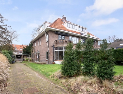 Van Calcarlaan in Wassenaar (244m2)