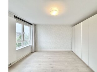 Huur 2 slaapkamer appartement van 105 m² in Almere