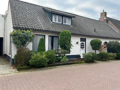 Dorpsstraat 25