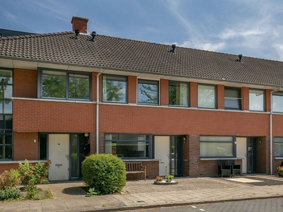 Meindert Hobbemahage in Nieuwegein (100m2)