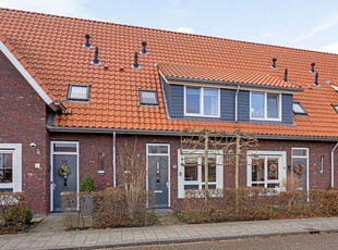 Dominee C Van Den Bergstraat 8, Kesteren