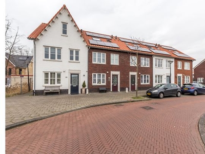 Huur 1 slaapkamer appartement van 115 m² in 's-Gravenhage