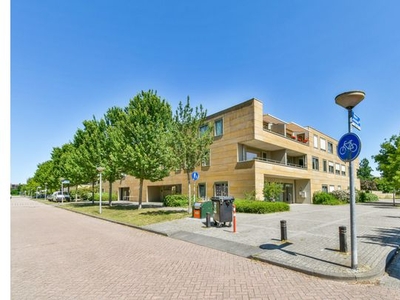 Huur 2 slaapkamer appartement van 100 m² in Huizen