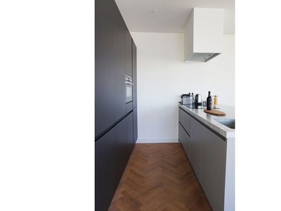 Huur 2 slaapkamer appartement van 101 m² in Rotterdam