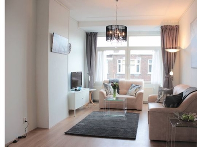 Huur 2 slaapkamer appartement van 77 m² in 's-Gravenhage